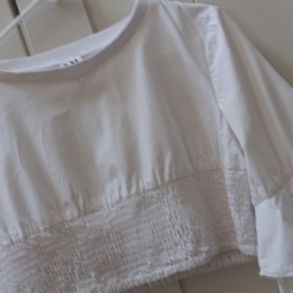 HILARY MACMILLAN..FLAW..MEDIUM - Picture 3 of 9